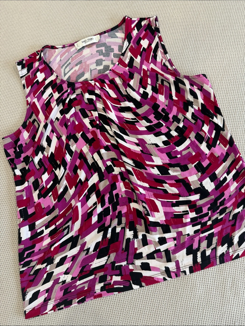 Jones Studio Fuchsia, Black & White Abstract Print Sleeveless Camisole